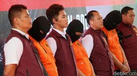 Dari hasil pengungkapan kasus, ada 7 orang yang ditetapkan sebagai tersangka yang memiliki berbagai peran.  