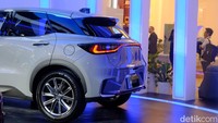Mesin tersebut dipadukan dengan motor listrik bertenaga 69 kW dan torsi 185 Nm serta baterai NMH. Dengan perpaduan itu, Lexus LBX bisa menghasilkan tenaga sebesar 129 daya kuda.  