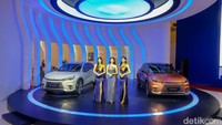Lexus mengenalkan mobil barunya di ajang Gaikindo Indonesia International Auto Show (GIIAS) 2024 di ICE BSD City, Tangerang. Lexus LBX menjadi mobil baru mereka dengan karakter crossover yang sudah dibekali teknologi hybrid.  