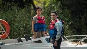 Hal ini ternyata menuntunnya pada masa lalu dan misteri-misteri dari apa yang biasa terjadi di perbatasan dua negara itu. Courtesy of Netflix/Eriek N Juragan/Netflix
