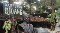 Butuh tempat nongkrong yang anti mainstream? Masyarakat Jakarta dan sekitarnya bisa berkunjung ke salah satu kafe yang terletak di kawasan Museum Satriamandala yakni Kampoeng Djoeang.  