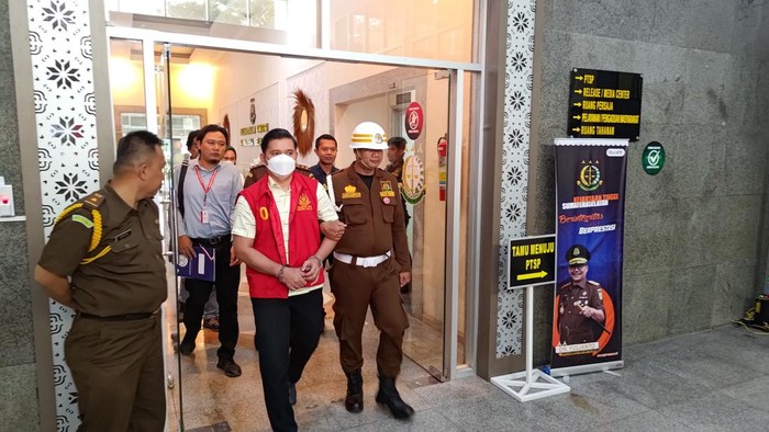 Kejati Sumsel Tahap II Tersangka  HF Kasus Dugaan Korupsi Jaringan Komunikasi Desa di Muba