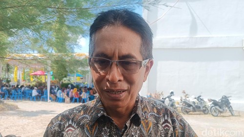 Kepala Dinas PUPR Lombok Tengah Lalu Rahardian saat ditemui awak media di Praya. Foto: (Edi Suryansyah/detikBali)