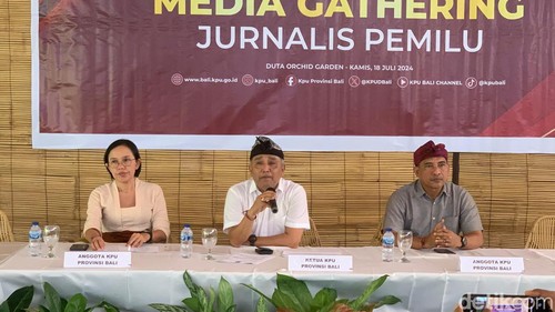 Ketua dan komisioner KPU Bali saat pemaparan di acara Media Gathering Jurnalis Pemilu di Denpasar, Kamis (18/7/2024). (Rizki Setyo Samudero/detikBali)