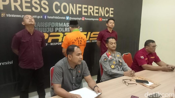 Mantan Sekretaris Dinas Pariwisata, Kepemudaan dan Olahraga Kota Gorontalo, Matris Mahmud Lukum ditetapkan sebagai tersangka kasus korupsi proyek pengembangan obyek wisata Benteng Otanaha senilai Rp 812 juta.