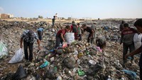 Warga Palestina telah menghadapi krisis demi krisis sejak konflik meletus antara Israel dan kelompok militan Palestina Hamas pada bulan Oktober. Selain serangan udara, penembakan, dan serangan darat Israel, warga Palestina juga menderita karena kekurangan makanan, bahan bakar, air, obat-obatan, dan rumah sakit yang berfungsi.