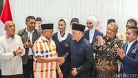 Ilham Akbar Habibie menyambangi DPP PKS di TB Simatupang pagi ini. Kehadiran Ilham ditemani langsung oleh Sekjen Partai NasDem Hermawi Taslim.