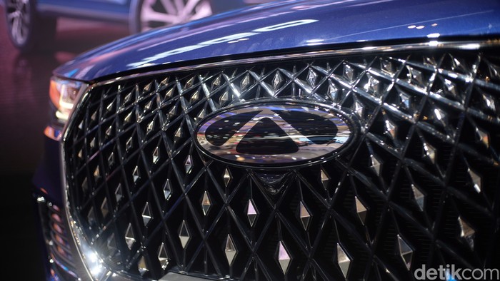 Chery Sales Indonesia (CSI) resmi meluncurkan Chery Tiggo 8 di Indonesia. SUV terbaru Chery ini diluncurkan di Gaikindo Indonesia International Auto Show (GIIAS) 2024.