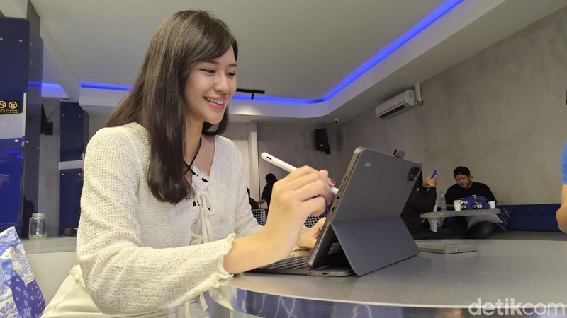 Poco Pad belum lama ini resmi rilis di Indonesia. Begini tampilannya dengan layar besar dan spek memukau, yang bisa dipakai untuk berkreasi dan bermain game.