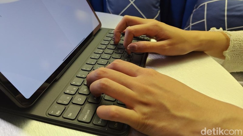 Poco Pad belum lama ini resmi rilis di Indonesia. Begini tampilannya dengan layar besar dan spek memukau, yang bisa dipakai untuk berkreasi dan bermain game.