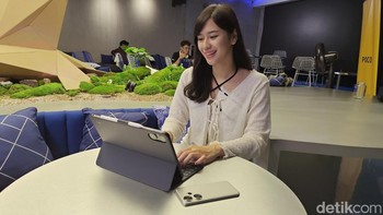 Menurutnya, hal itu dikarenakan jeroannya menggunakan chipset Snapdragon 7S Gen 2, yang membuatnya tak hanya kencang tapi juga stabil. Foto: (Panji Saputro/detikINET).