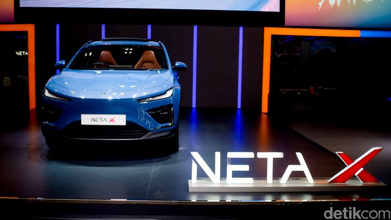 PT Neta Auto Indonesia (NAI) meluncurkan Neta X di pameran Gaikindo Indonesia International Auto Show atau GIIAS 2024 di ICE BSD City, Tangerang. Mobil listrik tersebut menjadi produk ketiga pabrikan setelah V dan V-II yang dipasarkan di Tanah Air.