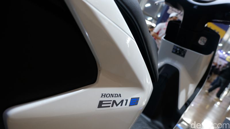 PT AHM memboyong motor canggihnya di GIIAS 2024 di ICE BSD City, Tangerang. Ada moge adventure CRF1100L Africa Twin dan skutik listrik Honda EM1 e:.