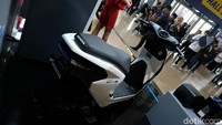 Kehadiran Honda EM1 e: selain menjadi sarana mobilitas di perkotaan, juga memberikan pengalaman berkendara baru yang menyenangkan dengan dukungan layanan terbaik yang tersebar di seluruh Indonesia dalam wujud dealer e: Shop.
