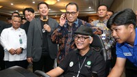 Menteri Perhubungan Budi Karya Sumadi mengingatkan pengemudi transportasi online untuk selalu meningkatkan keamanan dan keselamatan dalam berkendara di jalan raya. Hal ini disampaikan Menhub saat menjadi pembicara kunci dalam acara Gojek Safety Day 2024 di Jakarta, Rabu (17/7). 