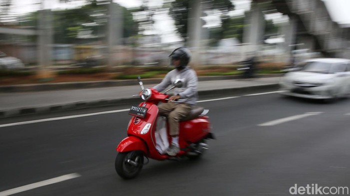 Otoritas Jasa Keuangan (OJK) menyebut nantinya seluruh kendaraan bermotor harus memiliki asuransi third party liability (TPL). Kebijakan itu mulai diterapkan per Januari 2025.