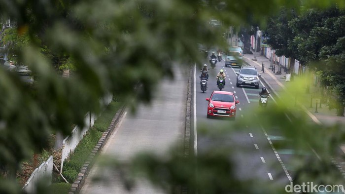 Otoritas Jasa Keuangan (OJK) menyebut nantinya seluruh kendaraan bermotor harus memiliki asuransi third party liability (TPL). Kebijakan itu mulai diterapkan per Januari 2025.