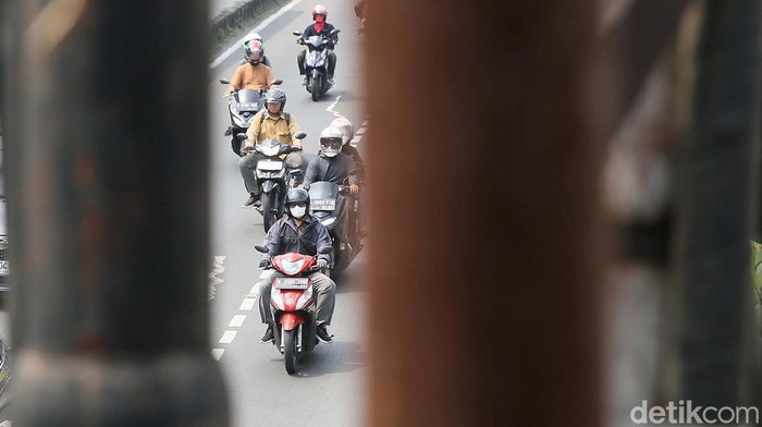 Otoritas Jasa Keuangan (OJK) menyebut nantinya seluruh kendaraan bermotor harus memiliki asuransi third party liability (TPL). Kebijakan itu mulai diterapkan per Januari 2025.