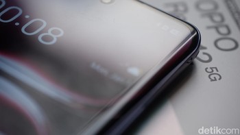 Oppo telah mengembangkan kerangka High-Strength Alloy standar aerospace yang dinamai dengan AM04. Paduan yang mengoptimalkan proporsi elemen logam seperti tembaga (Cu), magnesium (Mg), dan silikon (Si) dalam AM04, membuahkan hasil lab yang mengesankan dengan meningkatkan kekuatan tarik hingga lebih dari 280MPa dan kekuatan tekuk hingga 360MPa. Foto: Adi Fida Rahman/detikINET