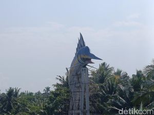 Patung Ikan Marlin Rp 1,8 M yang Sempat Terdampar Akhirnya Terpasang