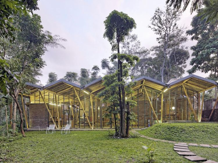 Potret Rumah Bambu di Salatiga yang Disebut Hunian Terbaik di Asia