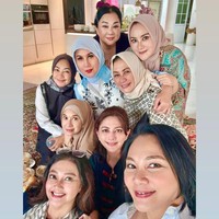 Sederet selebriti lawas yang ikut reuni diantaranya, Cut Keke, Marini Zumarnis, Alya Rohali, Dian Nitami, Silvana Herman, Elma Theana, hingga Bella Saphira. Foto: Instagram