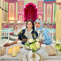 “Group forever. Today Marking Our 24th Years Togetherness,” tulis Bella Saphira di Instagram.