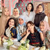 Meski sudah tidak terlalu aktif dalam dunia hiburan, mereka masih eksis di media sosial. Ada yang sudah hijrah hingga menjadi istri abdi negara. Foto: Instagram