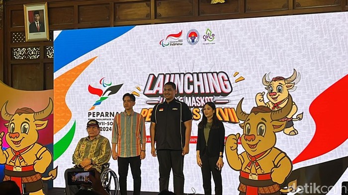 Gibran Rakabuming Raka dan Menpora Dito Ariotedjo meluncurkan Maskot Peparnas XVII Solo, Kamis (18/7/2024).