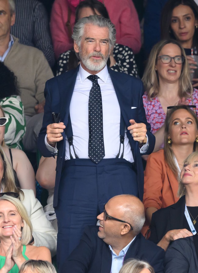 “Dia masih sangat seksi!” komentar salah satu netizen. “Ya Tuhan pria itu tidak pernah tampil tidak bagus,” tulis yang lainnya. “Masih sangat tampan. Dia pintar merawat diri,” ungkap netizen lagi. Foto: WireImage/Karwai Tang