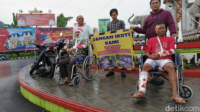 Polresta Bandar Lampung menampilkan contoh korban lakalantas dalam sosialisasi tertib berlalu lintas.