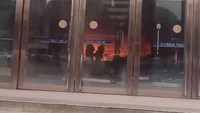 Kebakaran itu menewaskan setidaknya 16 orang. Sebanyak 30 jiwa berhasil diselamatkan.