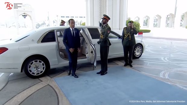 Presiden Jokowi Naik Mobil Mewah Mercedes-Maybach Pullman Guard