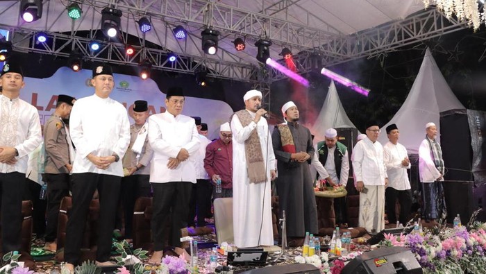 Ribuan Warga Lamongan antusias berselawat Bareng Habib Anis Bin Syahab