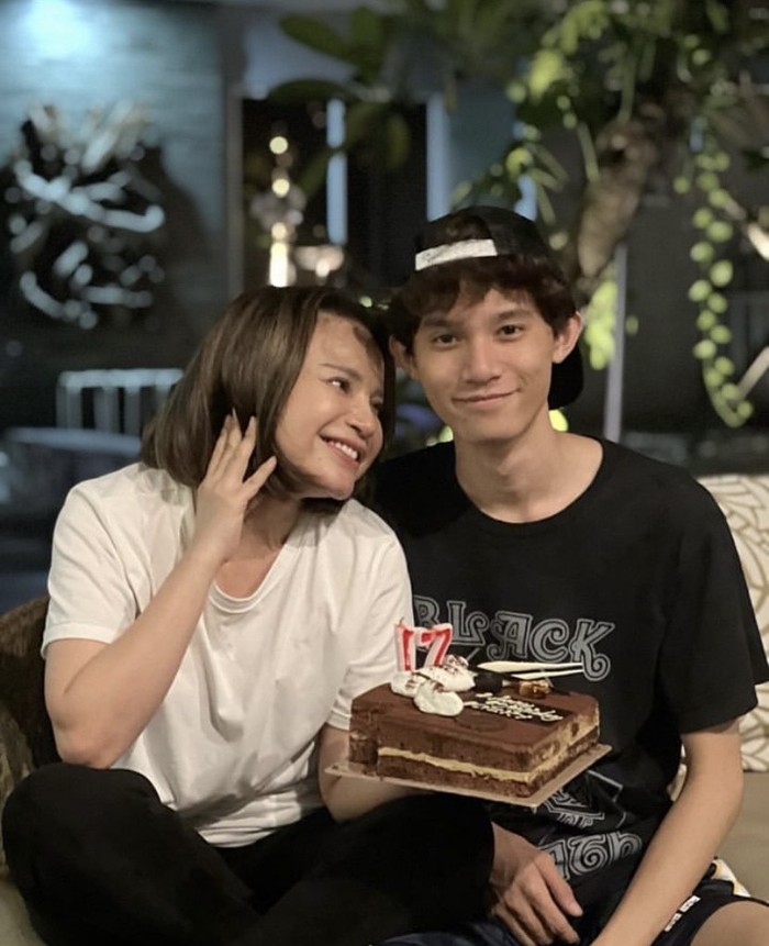 Rossa dan anaknya