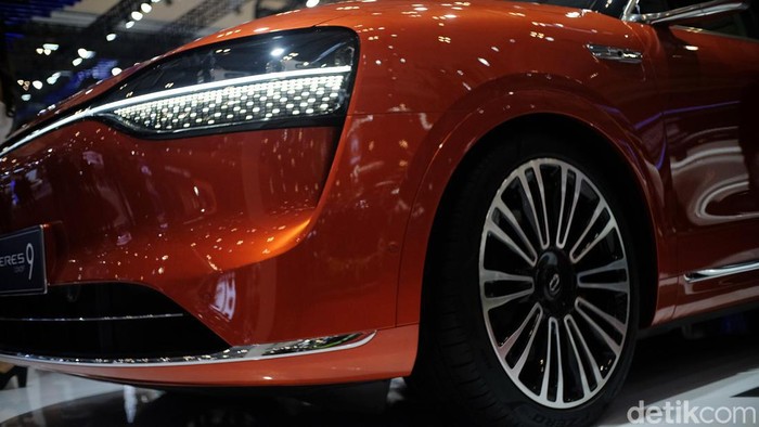 Seres memboyong mobil listrik Seres 9 Concept di GIIAS 2024. Mobil listrik ini menjadi andalan Seres di GIIAS.