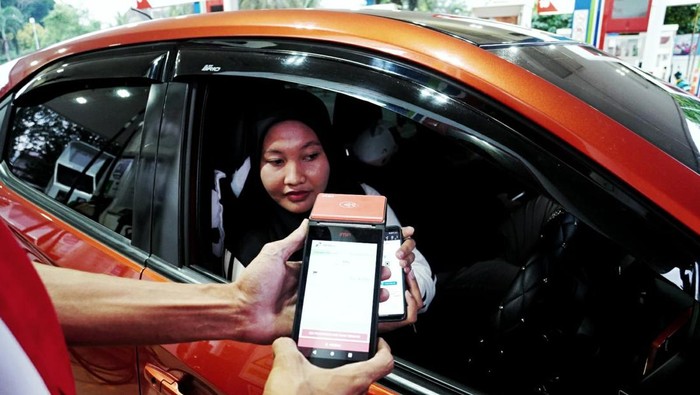 Sosialisasi QR Code ke masyarakat di Palembang.
