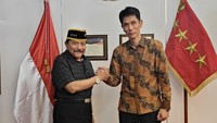 Jenderal TNI (purnawirawan) AM Hendropriyono menerima tamu Makato Kawano selaku Kepala unit Terorisme kantor PM Jepang di kediamannya, Jakarta. 