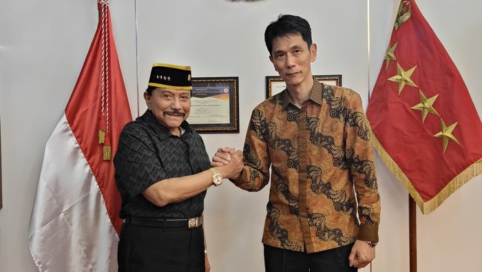 Strategi Preventif dalam Penanggulangan Terorisme di Indonesia Jenderal TNI (purnawirawan) AM Hendropriyono menerima tamu Makato Kawano selaku Kepala unit Terorisme kantor PM Jepang di kediamannya, Jakarta.
