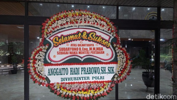 Sudaryono Dilantik jadi Wamentan, Karangan Bunga Berdatangan di Kementan