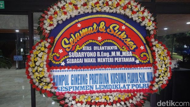 Sudaryono Dilantik jadi Wamentan, Karangan Bunga Berdatangan di Kementan