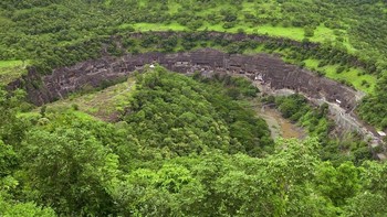 Gua Ayato terletak di tebing Gunung Wendaya di Maharashtra utara. Ada sekitar 30 gua, dibangun antara abad ke-2 SM dan abad ke-5 atau ke-7 Masehi. Mural dan patung di gua dianggap sebagai klasik dalam seni Buddha dan seni lukis dunia. Foto: Sina Mobile