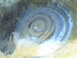 10 Tempat Misterius Namun Menawan di Bumi