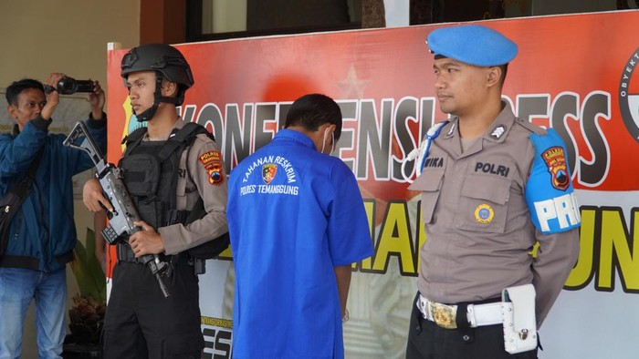 Tersangka yang diduga membawa kabur anak di bawah umur dan melakukan persetubuhan ditangkap Polres Temanggung.