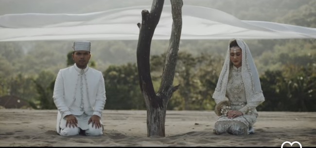 Penampilan Aaliyah Massaid juga tak kalah menawan dalam balutan busana Koto Gadang. Putri Reza Artamevia itu tampil cantik jadi gadis Minang. Foto: Instagram/@thariqhalilintar