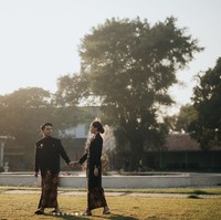 “Menyatu dalam cinta dan tradisi,” tulis keterangan unggahan tersebut. Setelah resmi menggelar acara lamaran pada Minggu (23/6/24), Thariq dan Aaliyah kini memang tengah fokus mempersiapkan pernikahan mereka yang tampaknya akan digelar sebentar lagi. Foto: Instagram/@thariqhalilintar