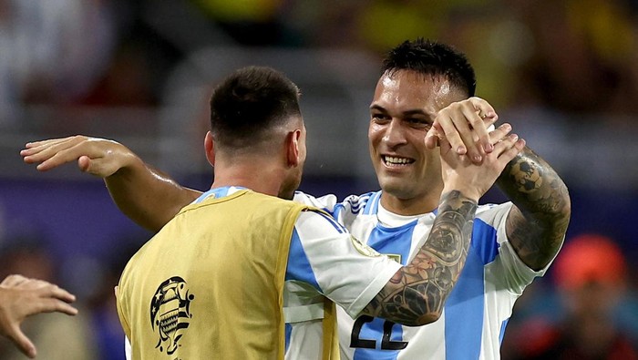 Soccer Football - Copa America 2024 - Final - Argentina v Colombia - Hard Rock Stadium, Miami, Florida, United States - July 14, 2024 Argentinas Lautaro Martinez celebrates scoring their first goal with Lionel Messi REUTERS/Agustin Marcarian
