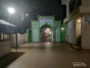 Malam-malam Berziarah ke Makam Habib Kuncung, Tenang dan Syahdu