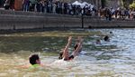 Walikota Paris Berenang di Sungai Seine, Buktikan Airnya Aman untuk Olimpiade