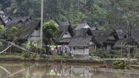 Suasana perkampungan adat Kampung Naga di Desa Neglasari, Kabupaten Tasikmalaya, Jawa Barat, Rabu (17/7/2024). 